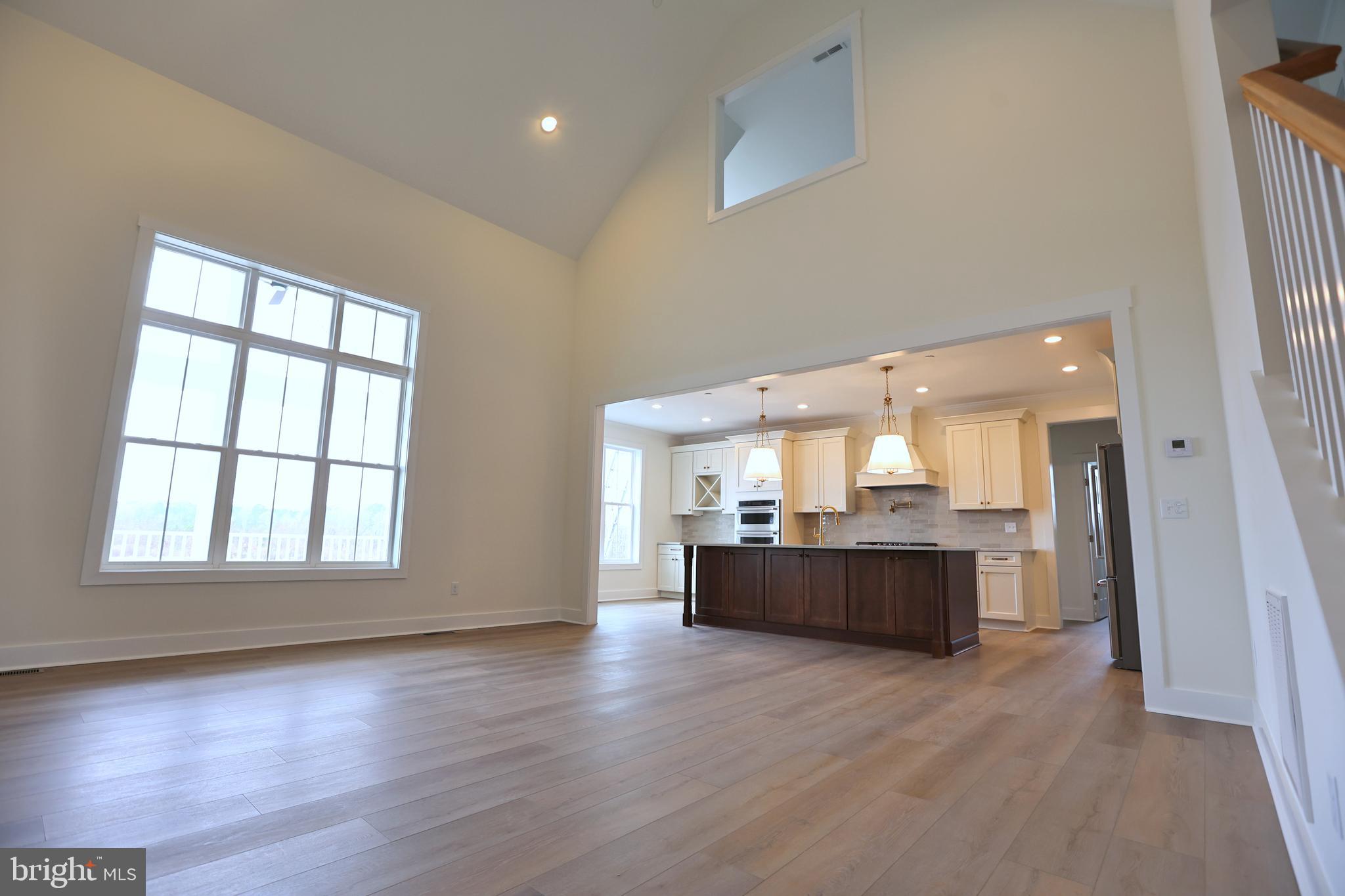 VILLAGE DOWN RIVER - Residential