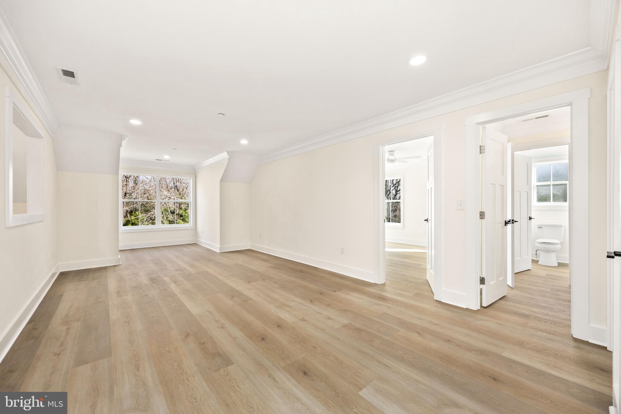 VILLAGE DOWN RIVER - Residential