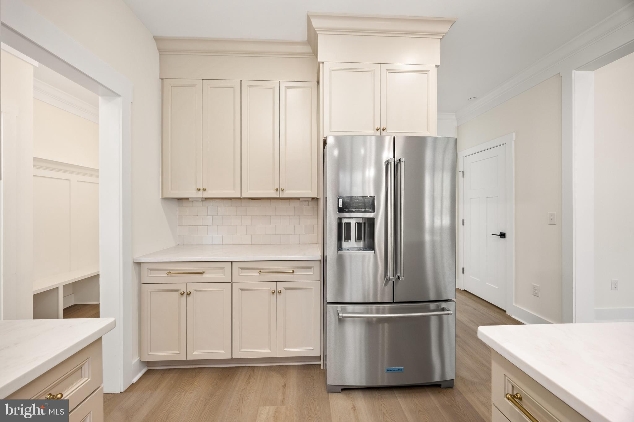 VILLAGE DOWN RIVER - Residential