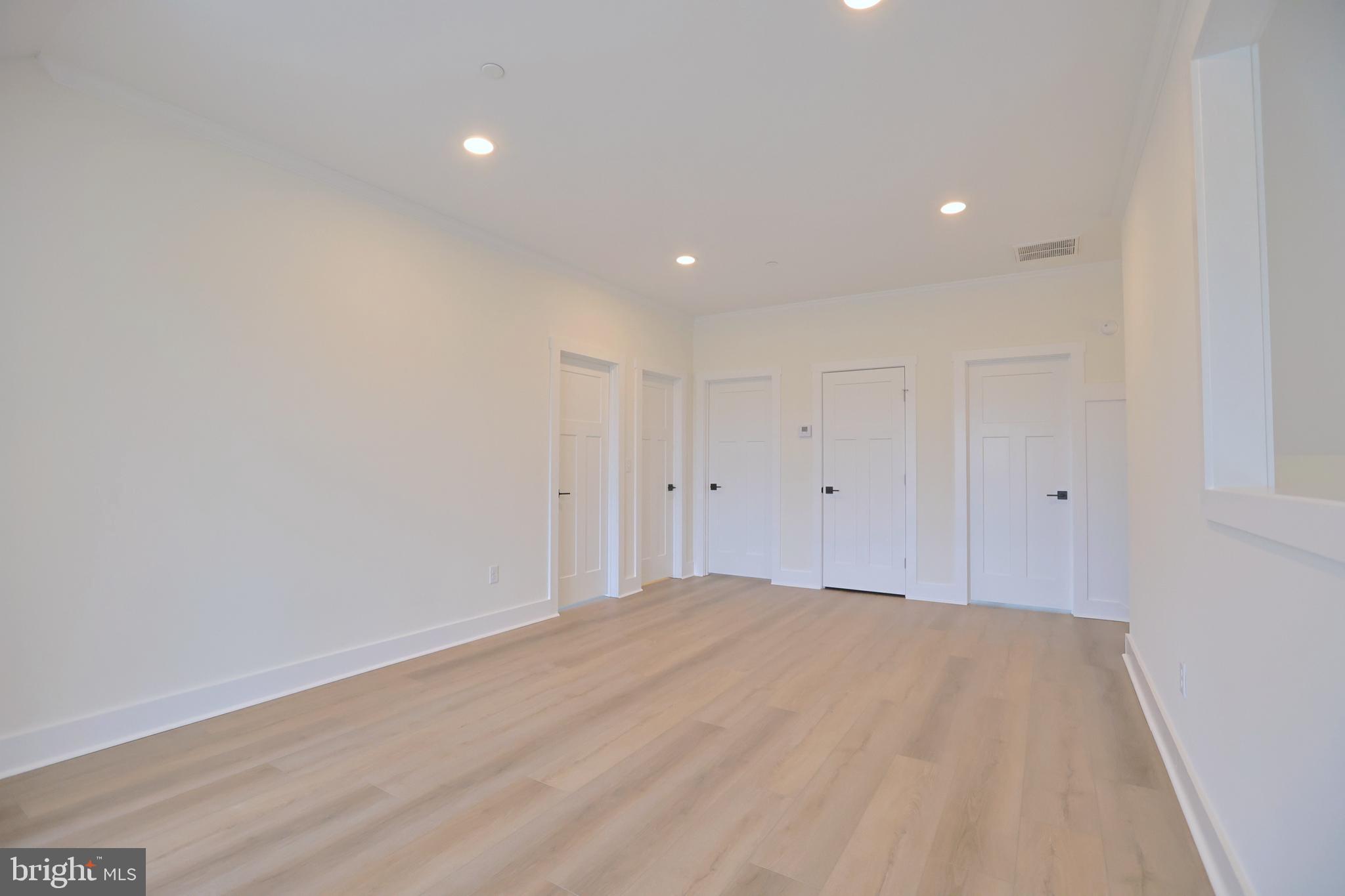 VILLAGE DOWN RIVER - Residential