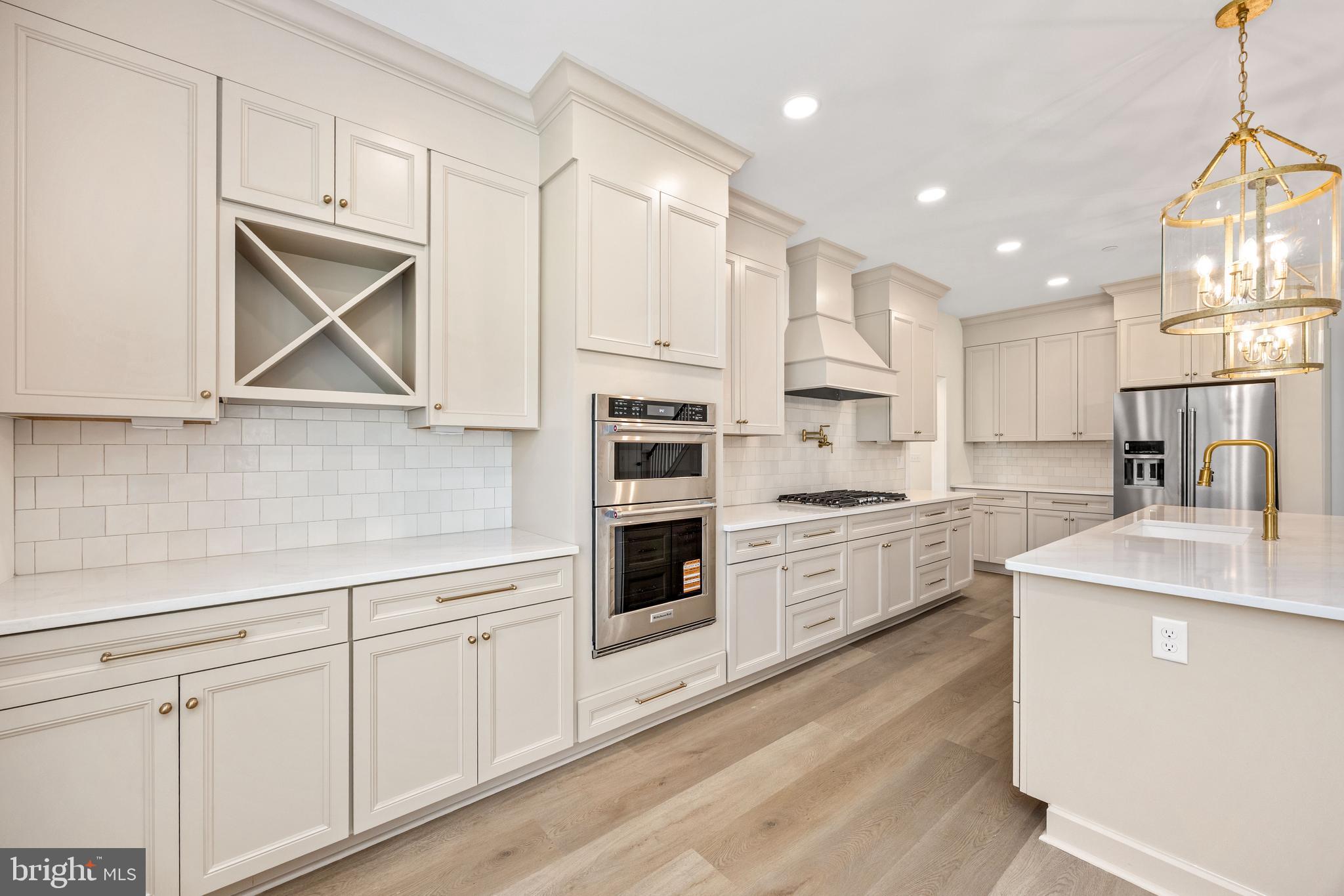 VILLAGE DOWN RIVER - Residential