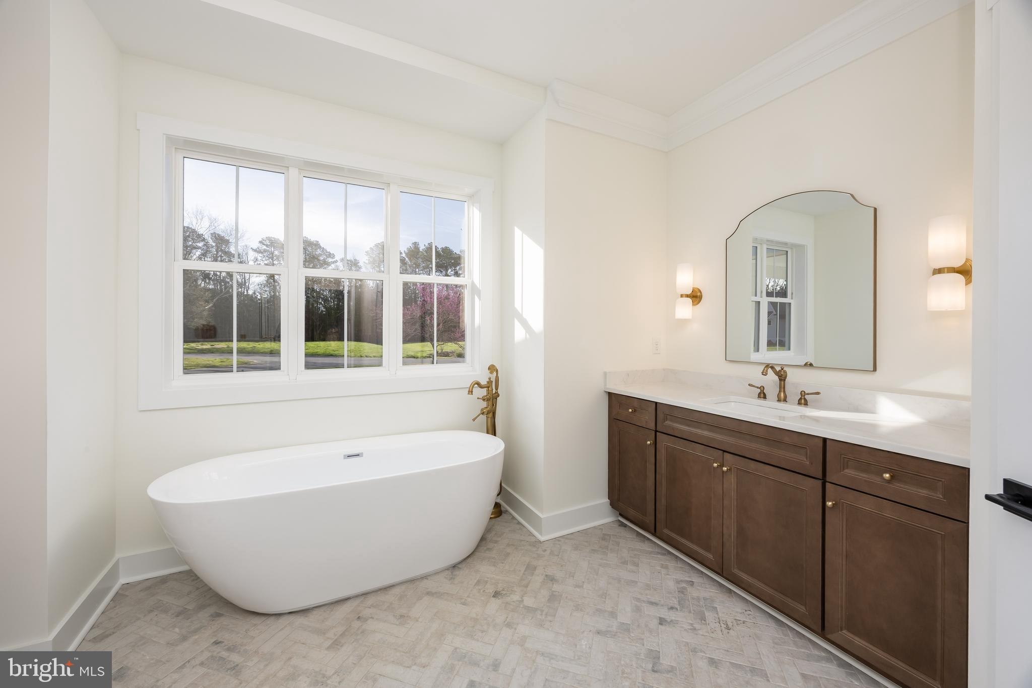 VILLAGE DOWN RIVER - Residential