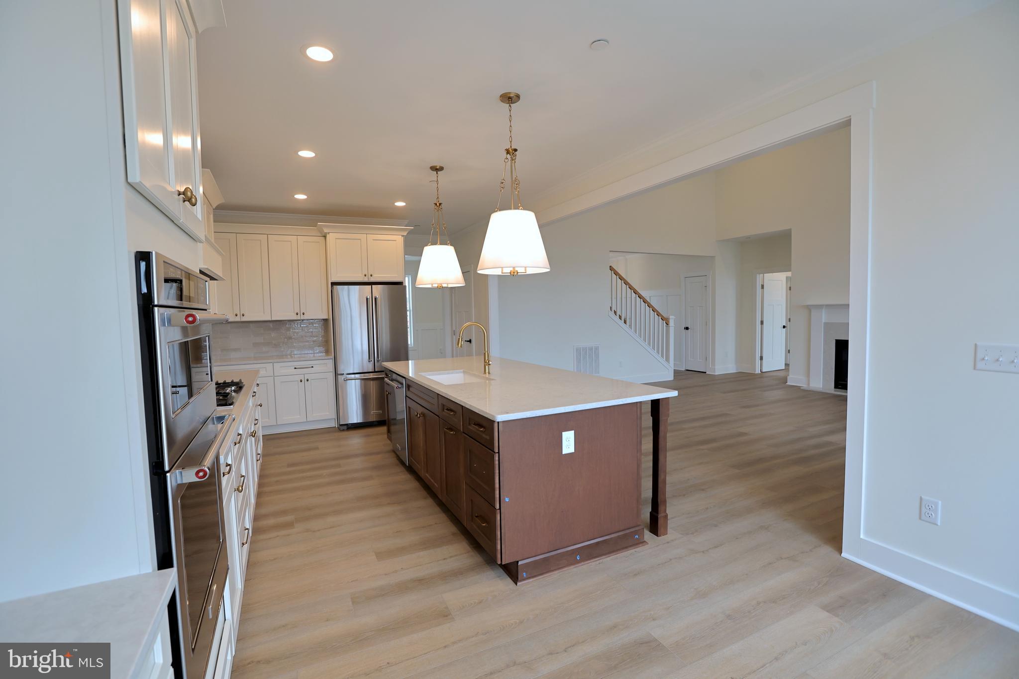 VILLAGE DOWN RIVER - Residential