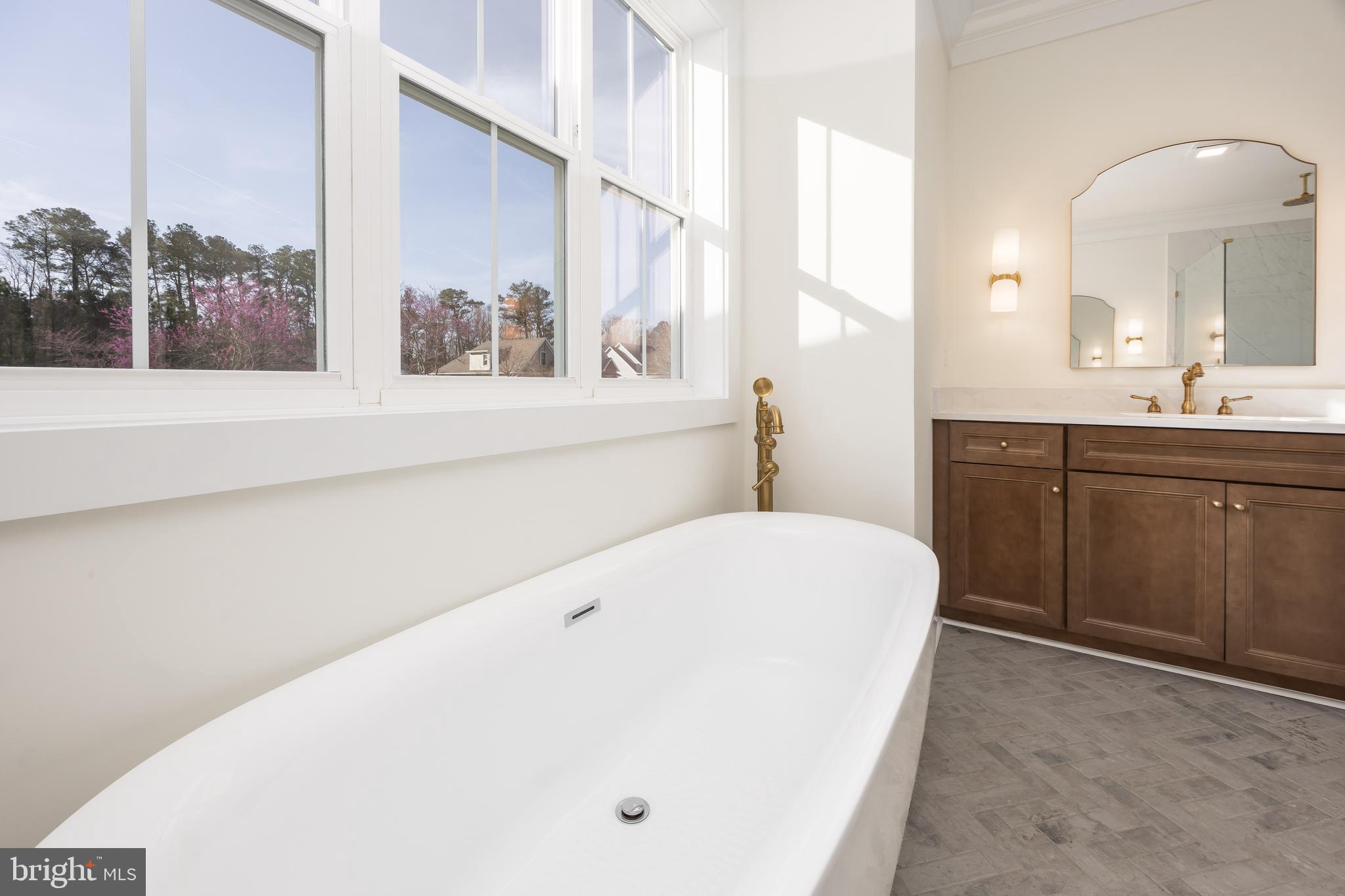 VILLAGE DOWN RIVER - Residential