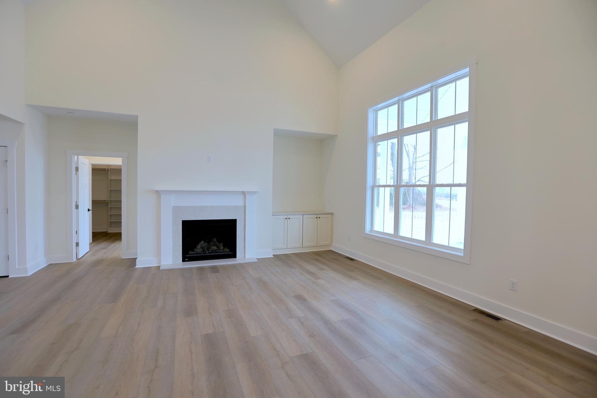 VILLAGE DOWN RIVER - Residential