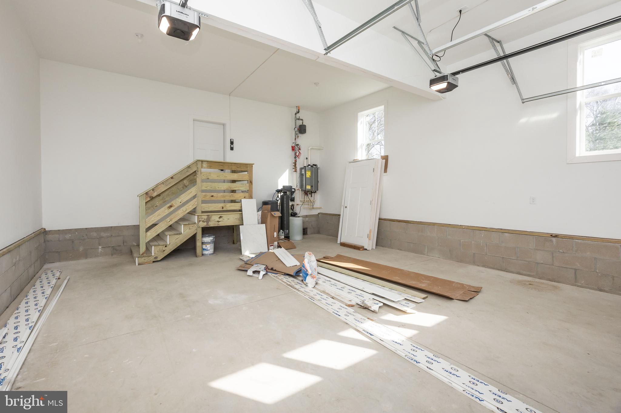 VILLAGE DOWN RIVER - Residential