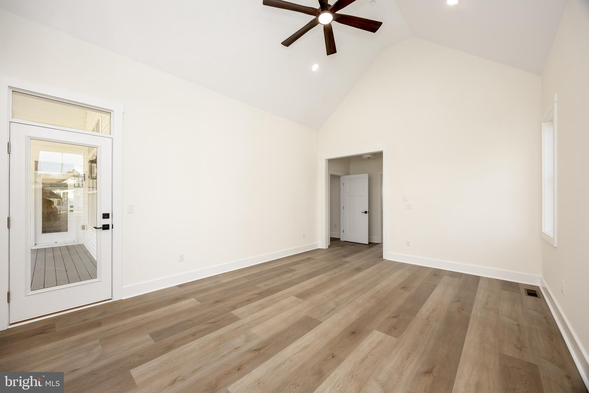 VILLAGE DOWN RIVER - Residential