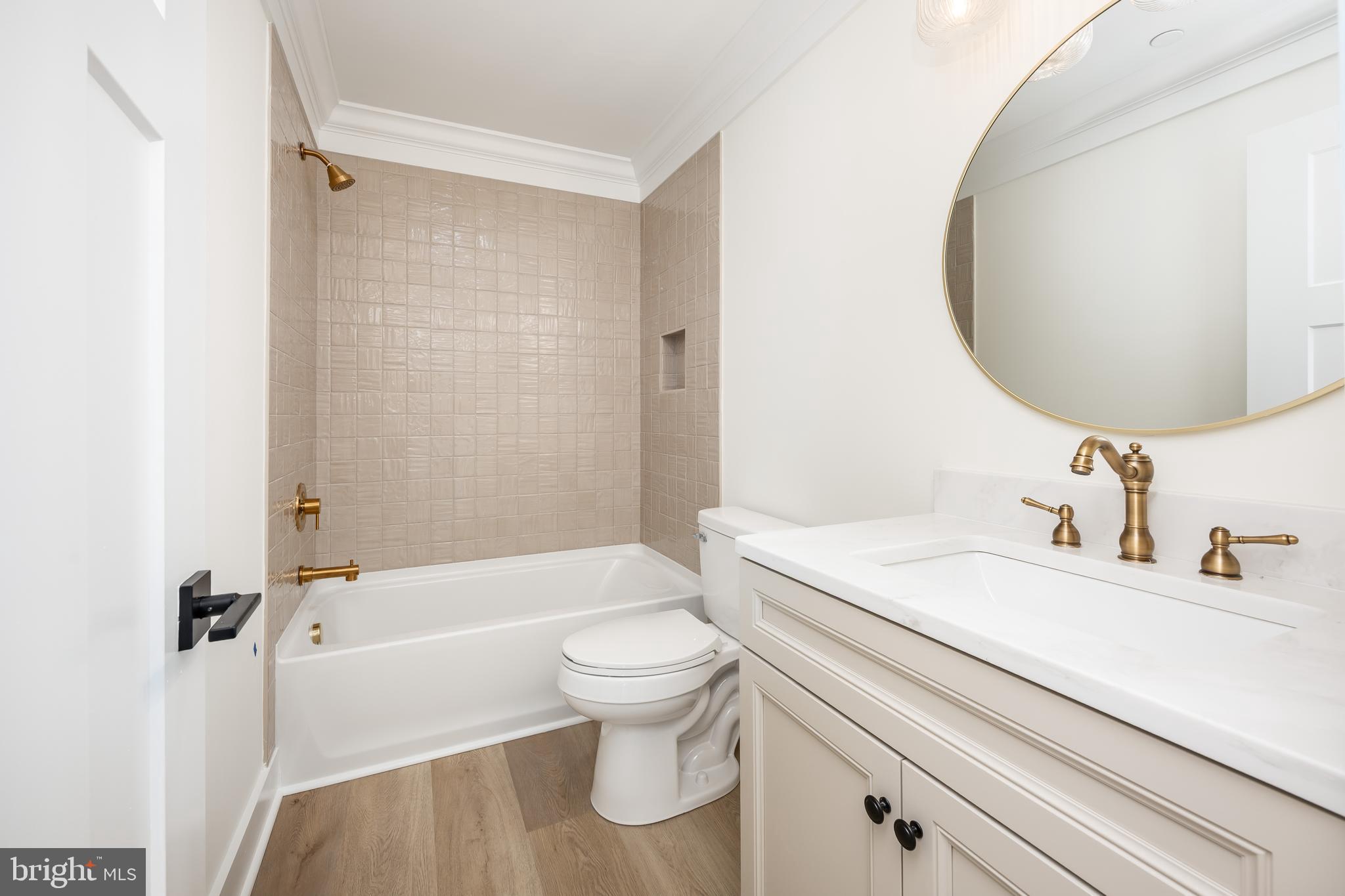 VILLAGE DOWN RIVER - Residential