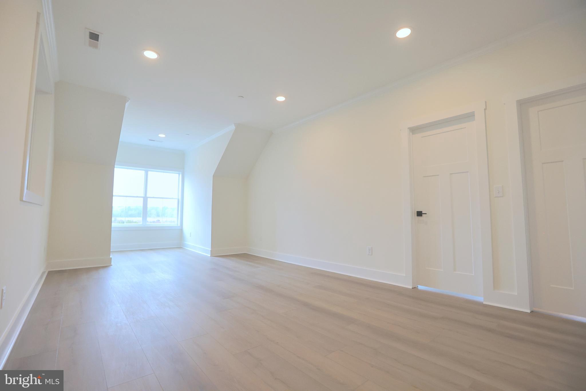 VILLAGE DOWN RIVER - Residential