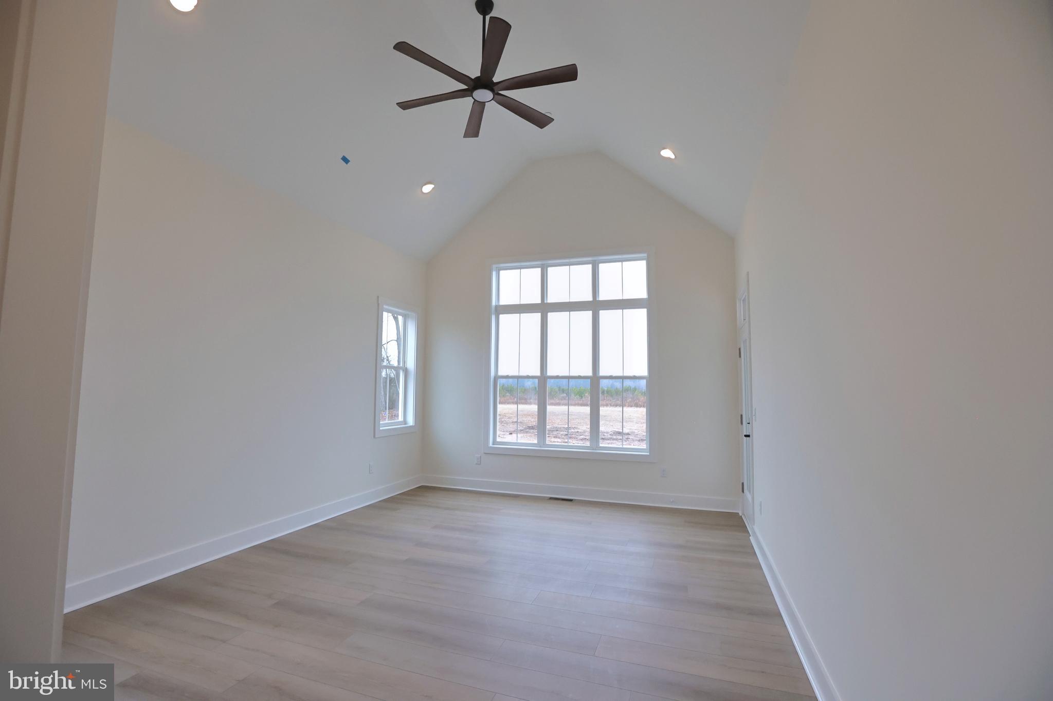 VILLAGE DOWN RIVER - Residential