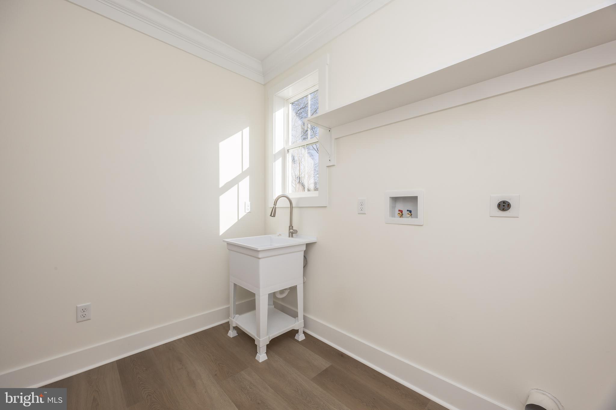 VILLAGE DOWN RIVER - Residential