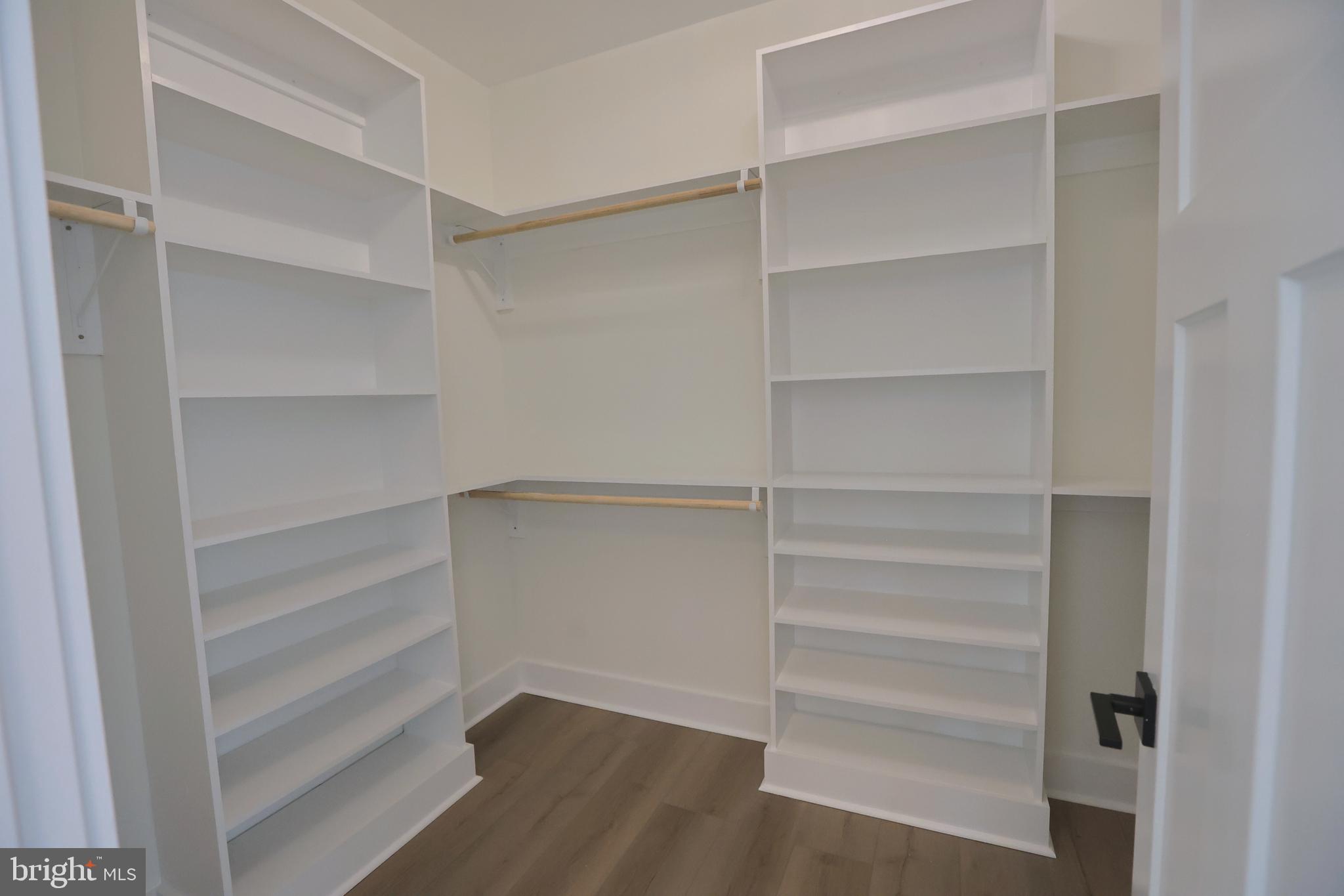 VILLAGE DOWN RIVER - Residential