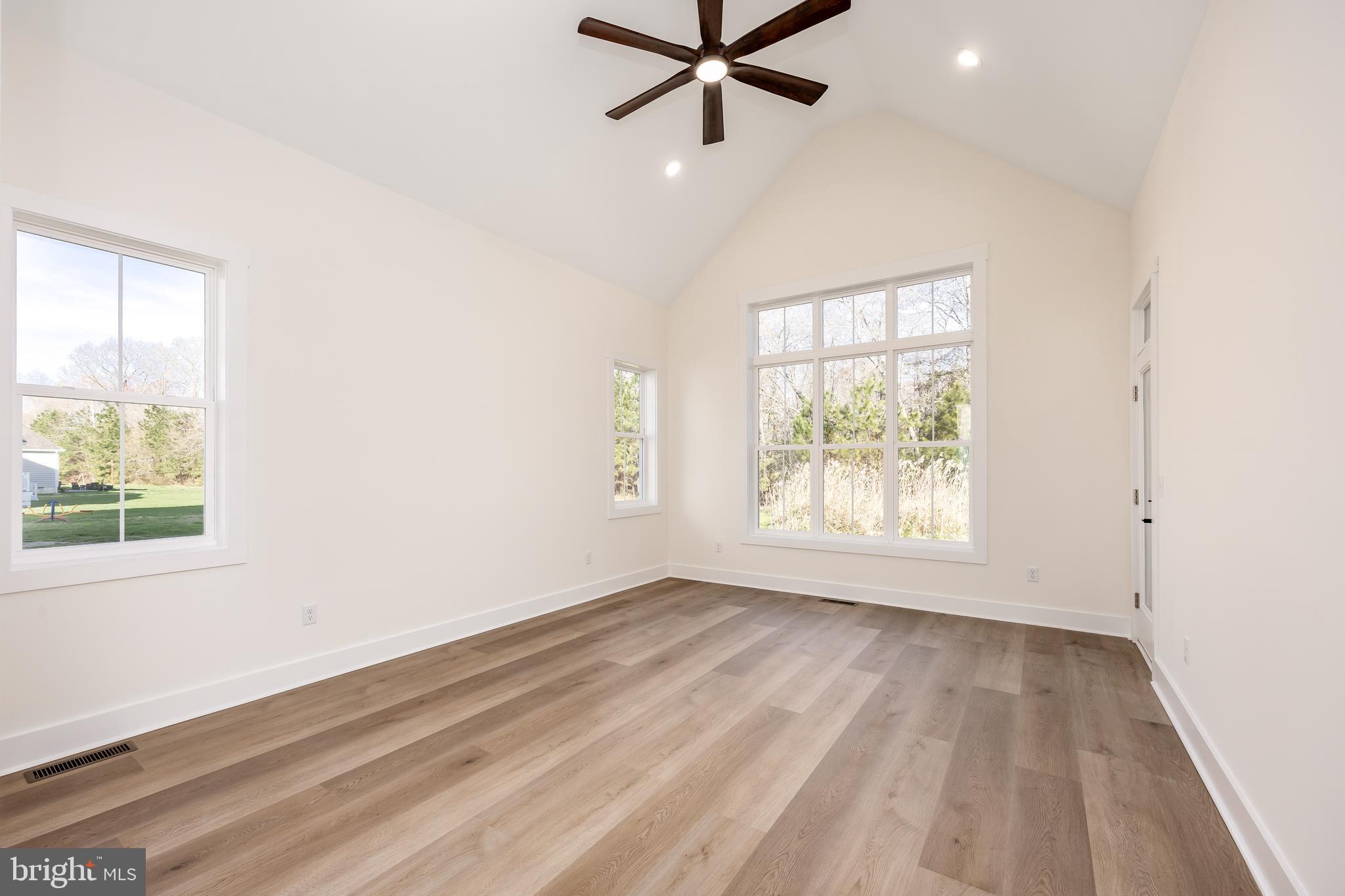 VILLAGE DOWN RIVER - Residential