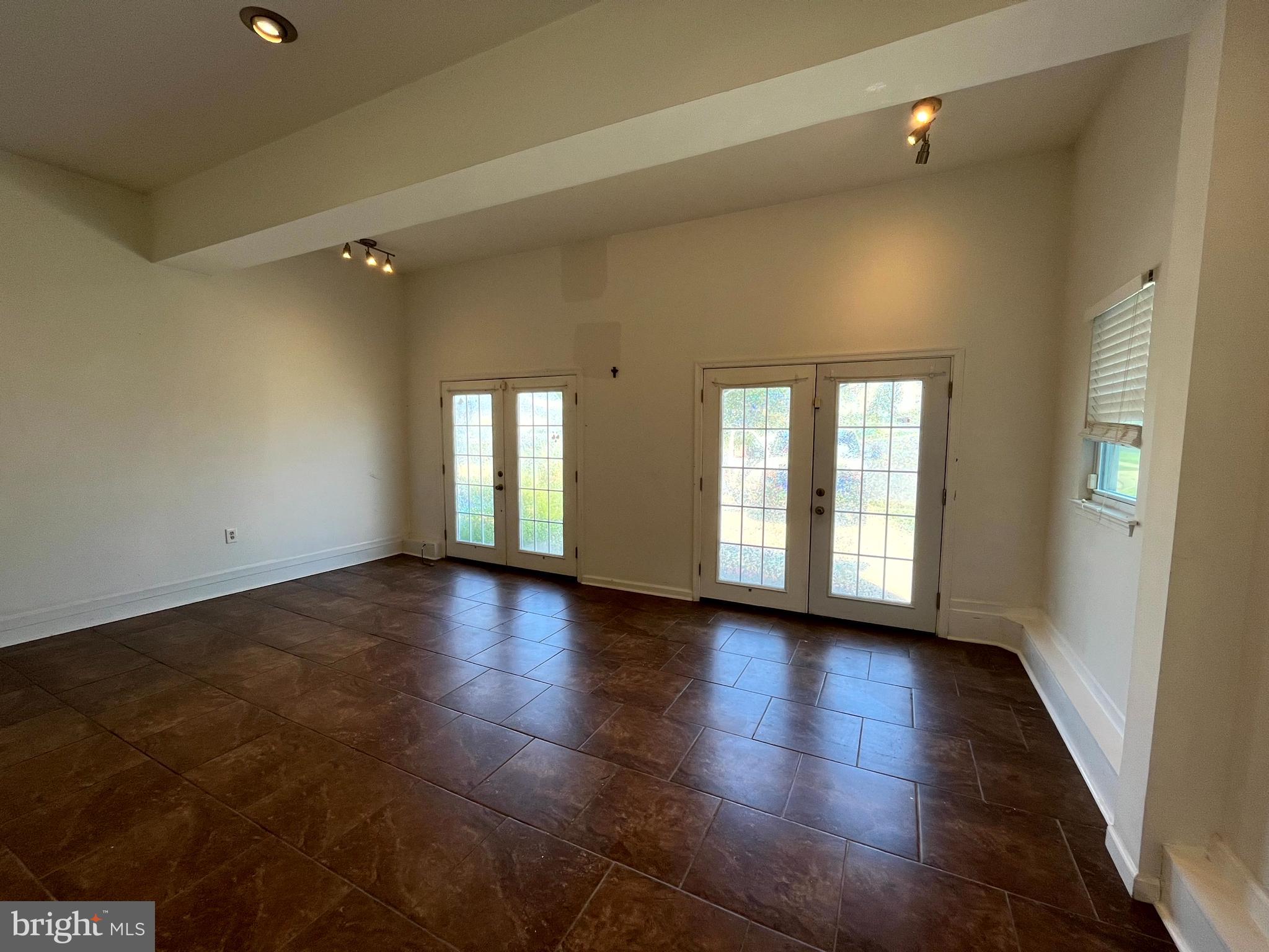 RIVERSIDE - Residential