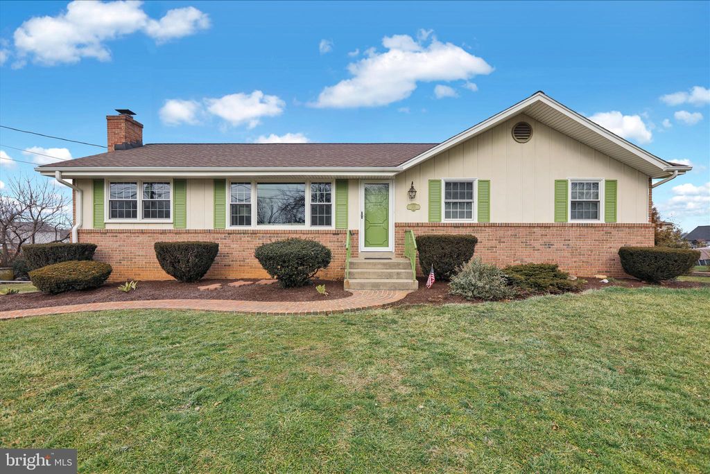 Photo of 635 Jane Avenue, MOUNT JOY, PA 17552 (MLS # PALA2081504)