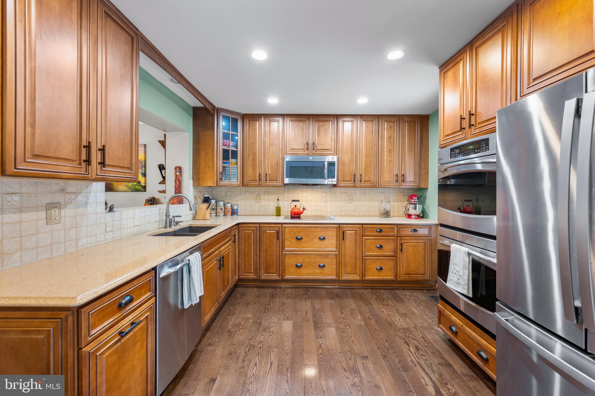 RIVERCHASE - Residential