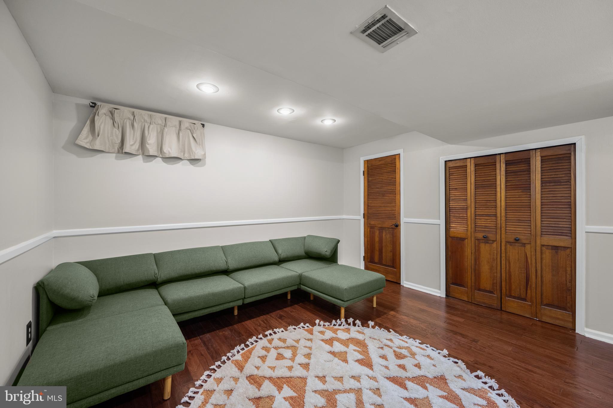 RIVERCHASE - Residential