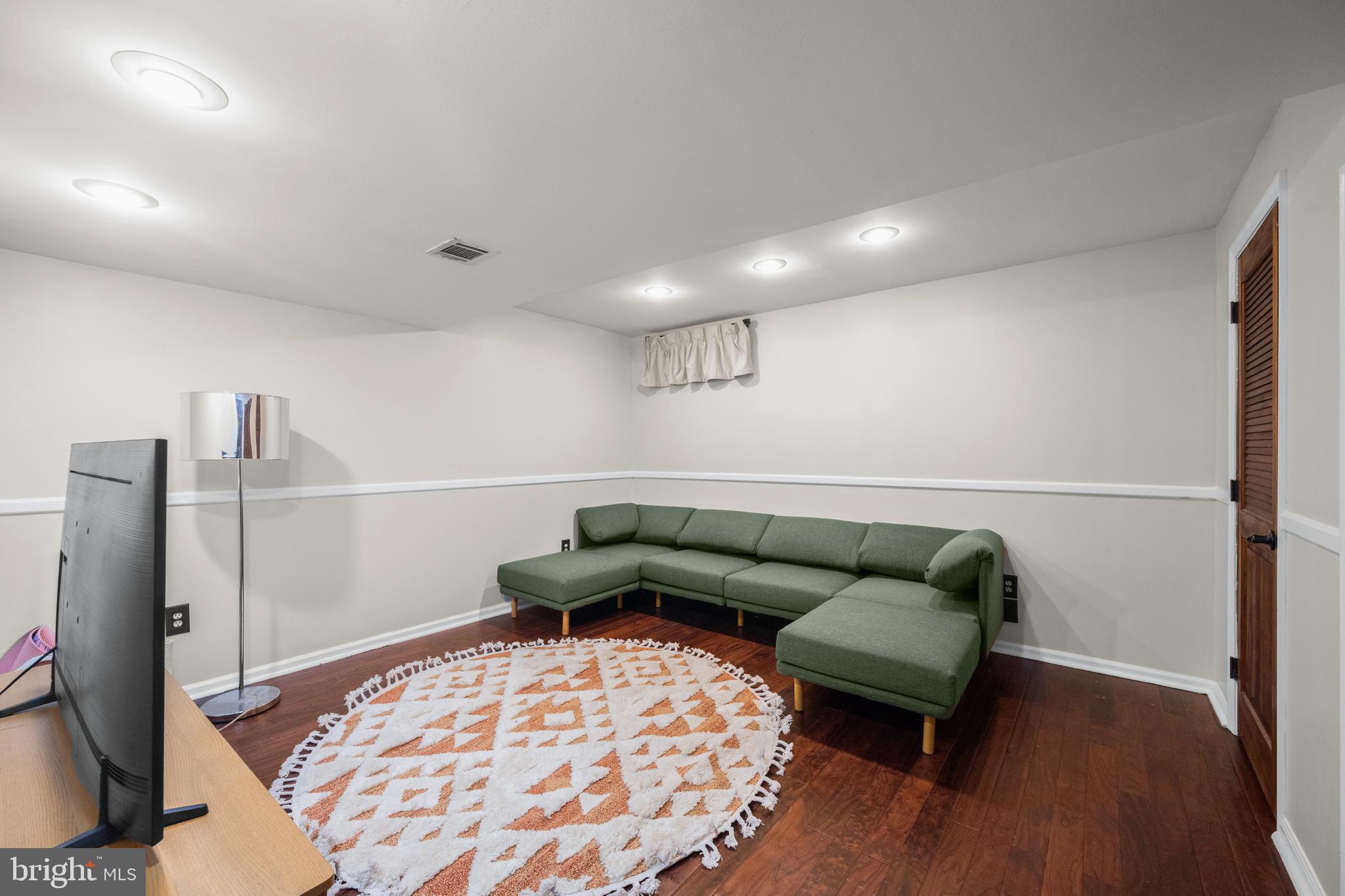 RIVERCHASE - Residential