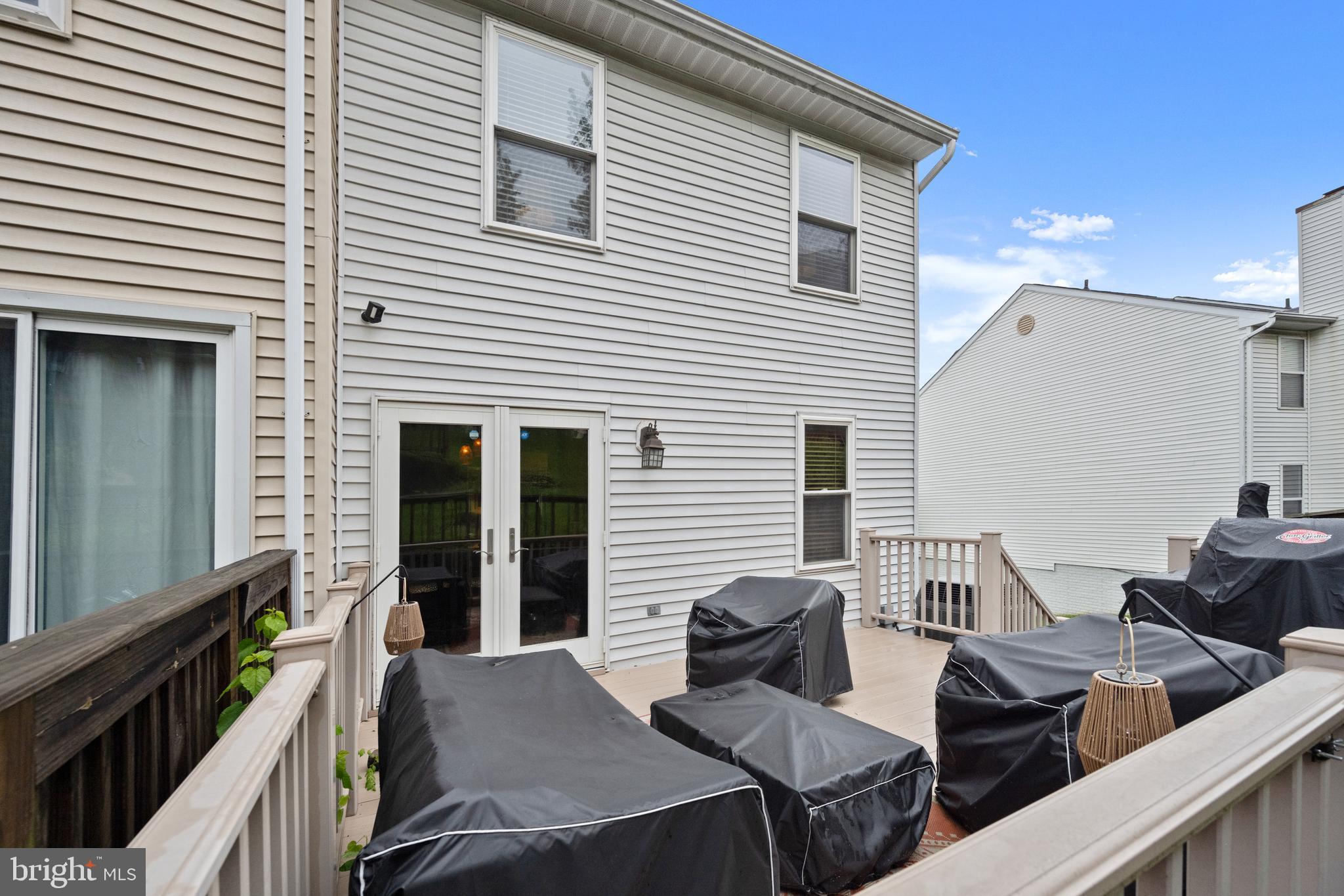 RIVERCHASE - Residential