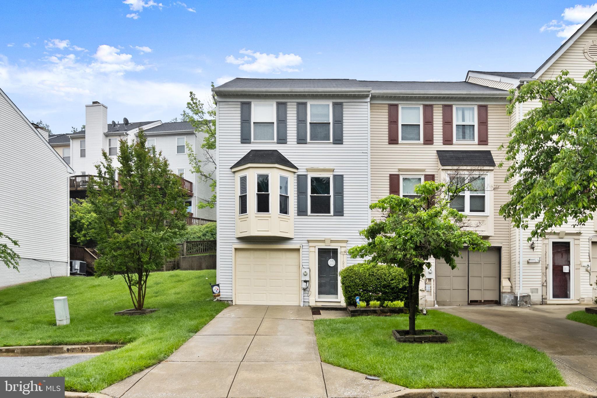 RIVERCHASE - Residential