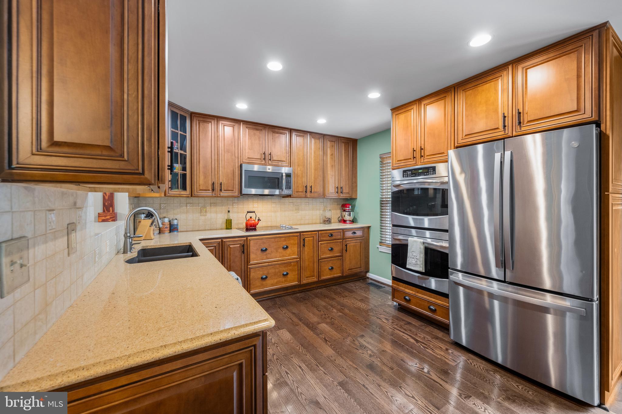 RIVERCHASE - Residential