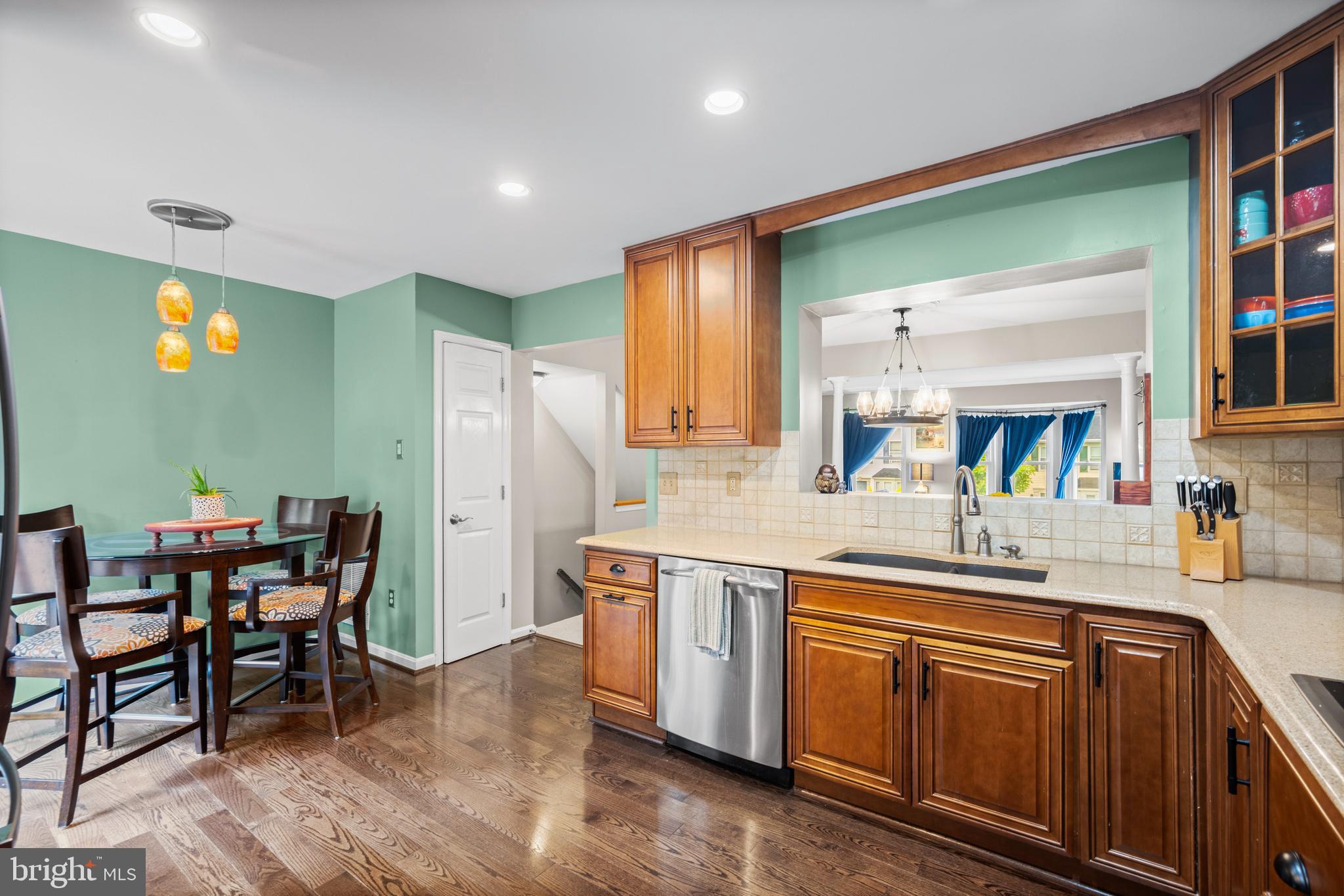 RIVERCHASE - Residential