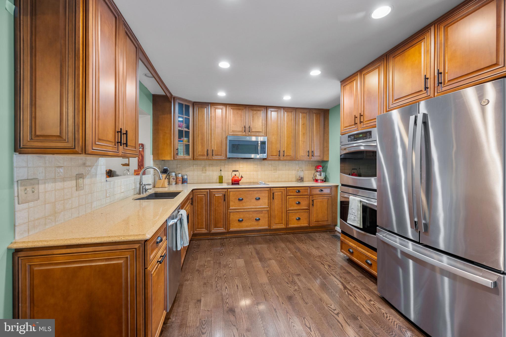 RIVERCHASE - Residential