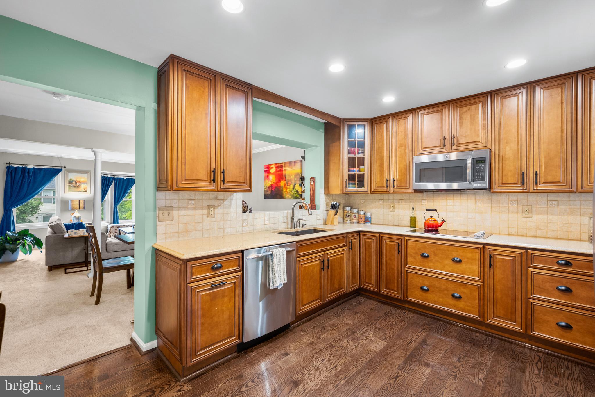 RIVERCHASE - Residential
