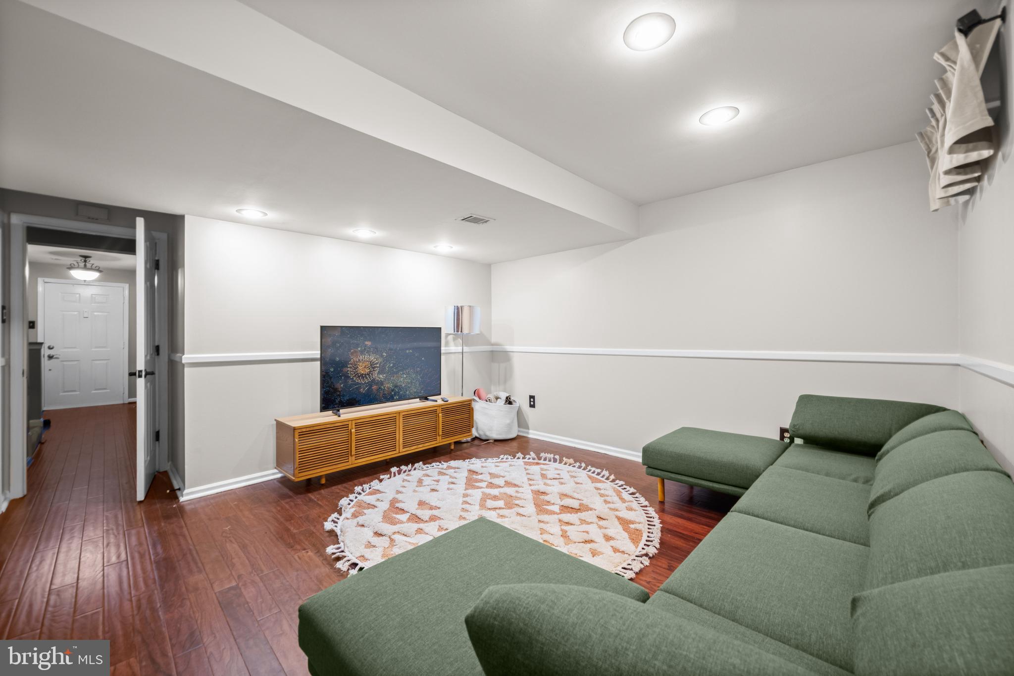 RIVERCHASE - Residential