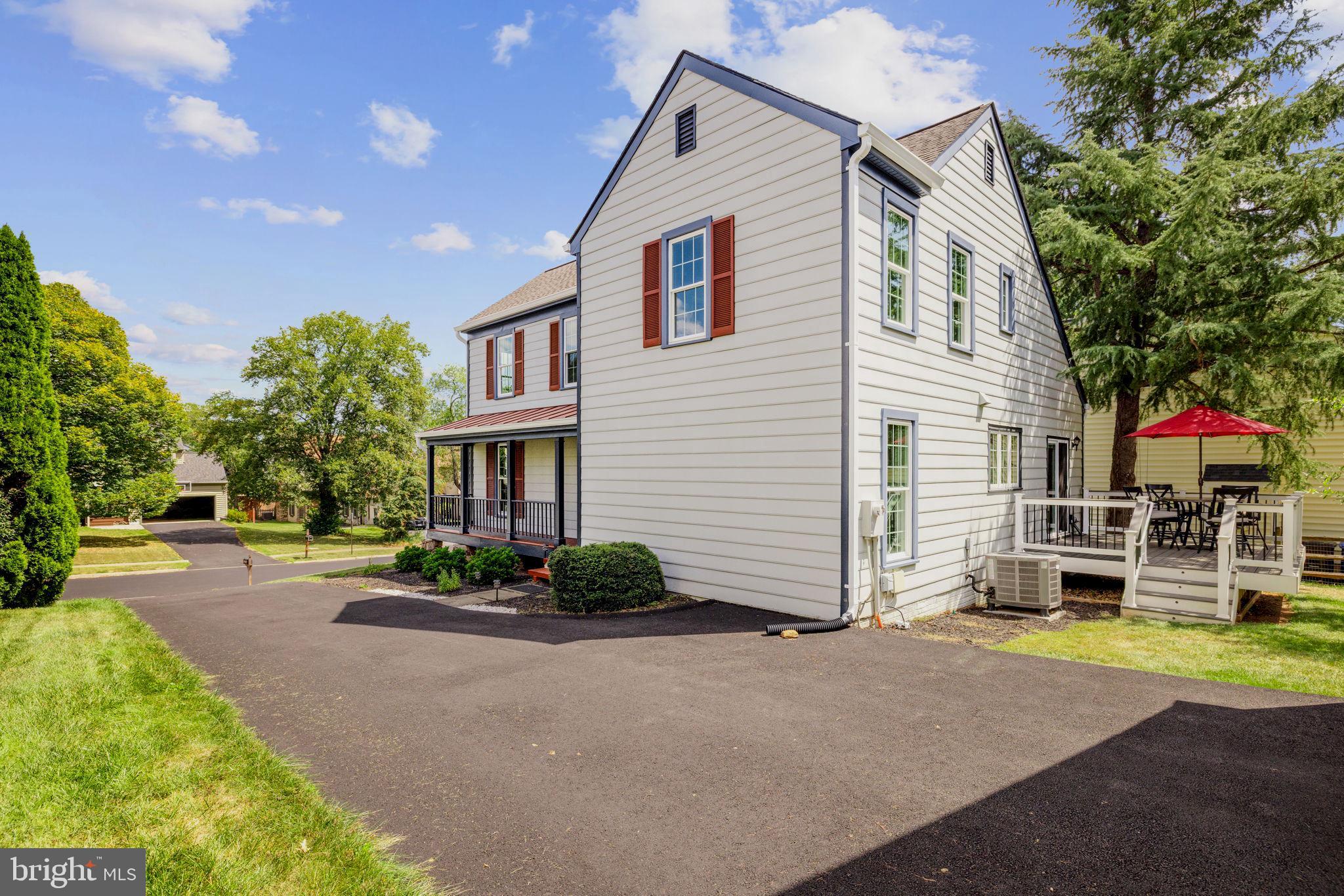 15 LINDEN HILL WAY SW