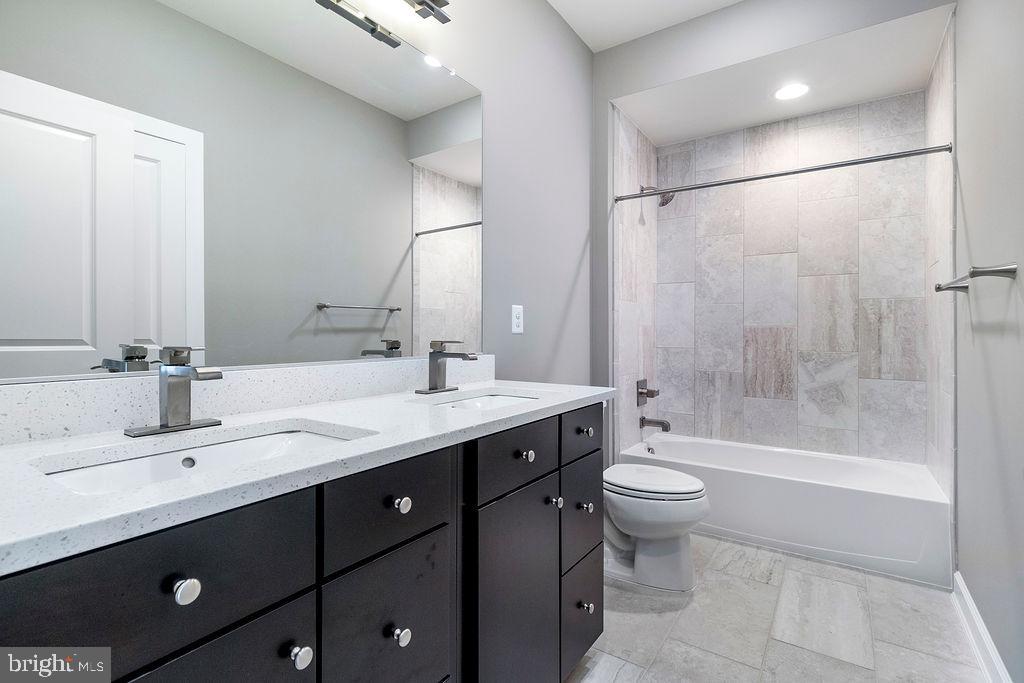 WESTMOORE - Residential Lease