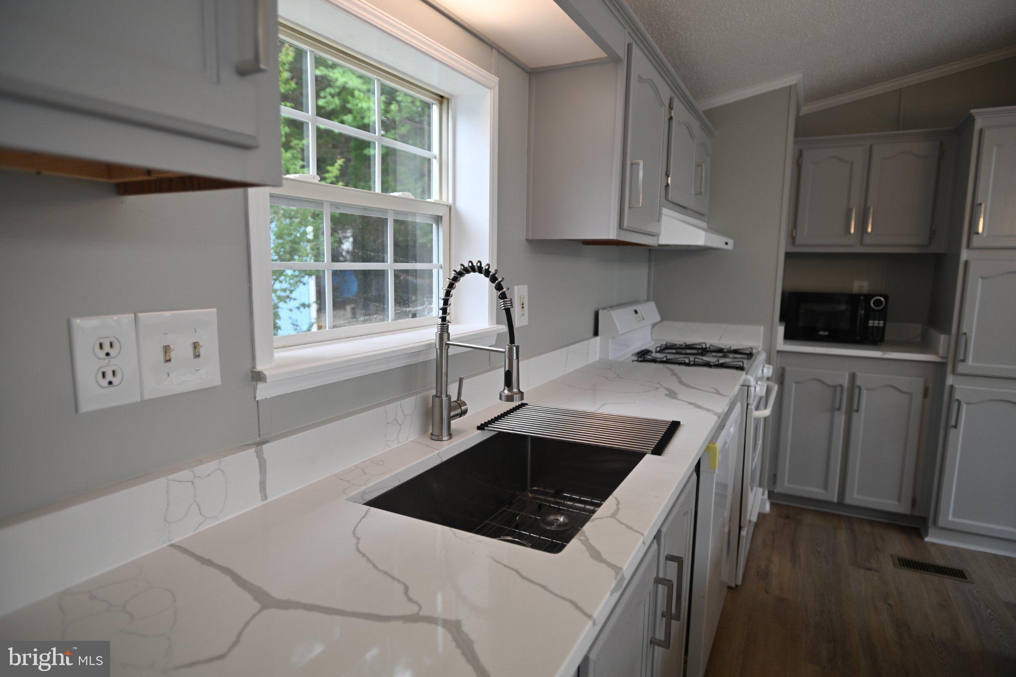 BOONES ESTATES - Residential