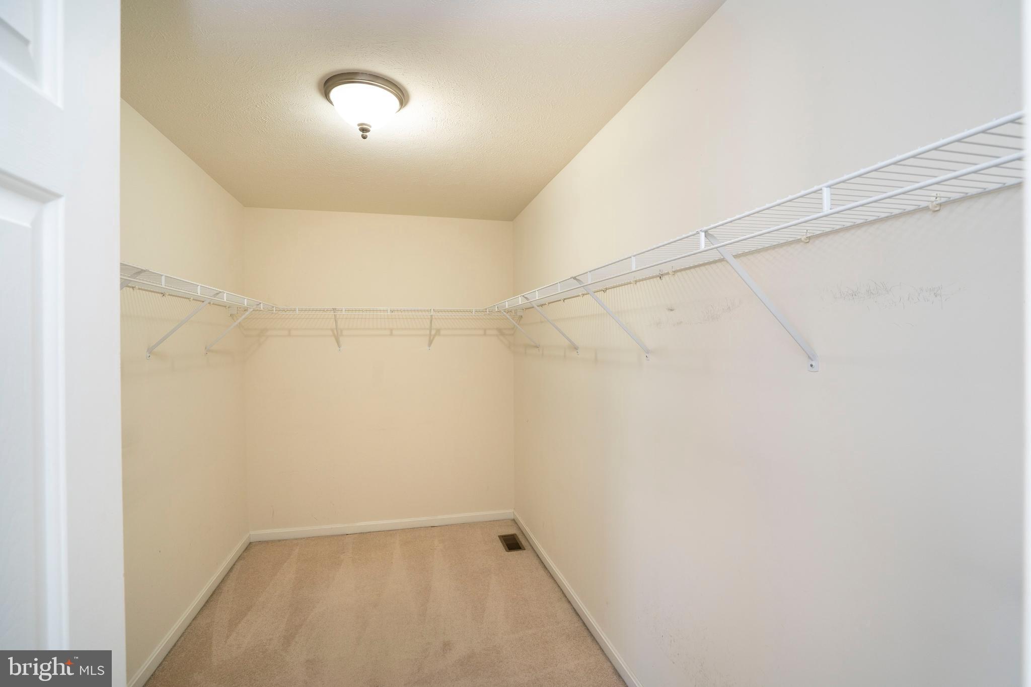 FOXPOINTE - Residential