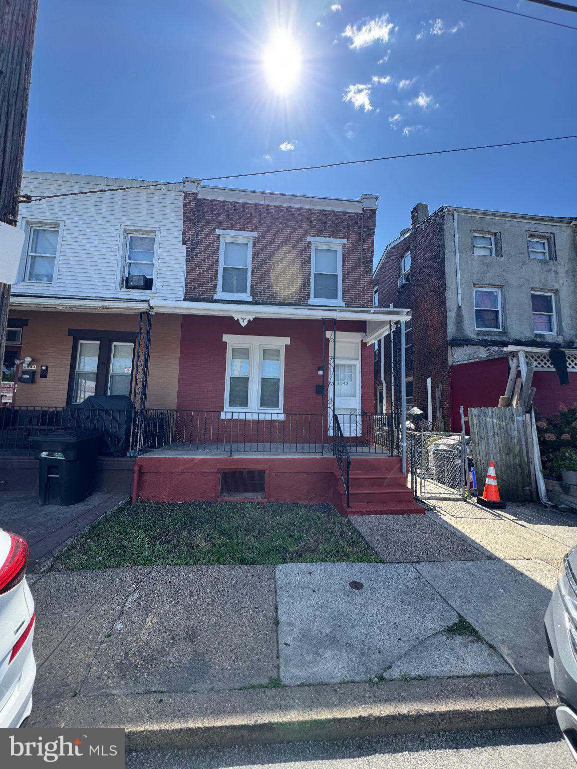 2042 CEMETERY AVENUE