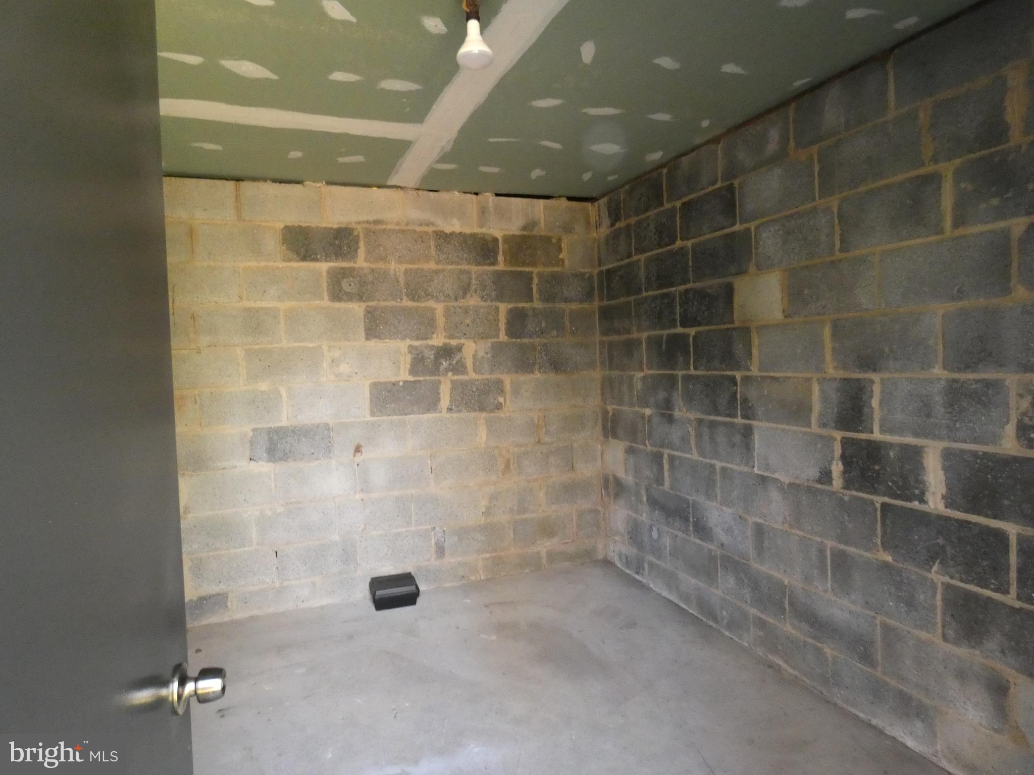 ROCK CREEK PALISADES - Residential Lease