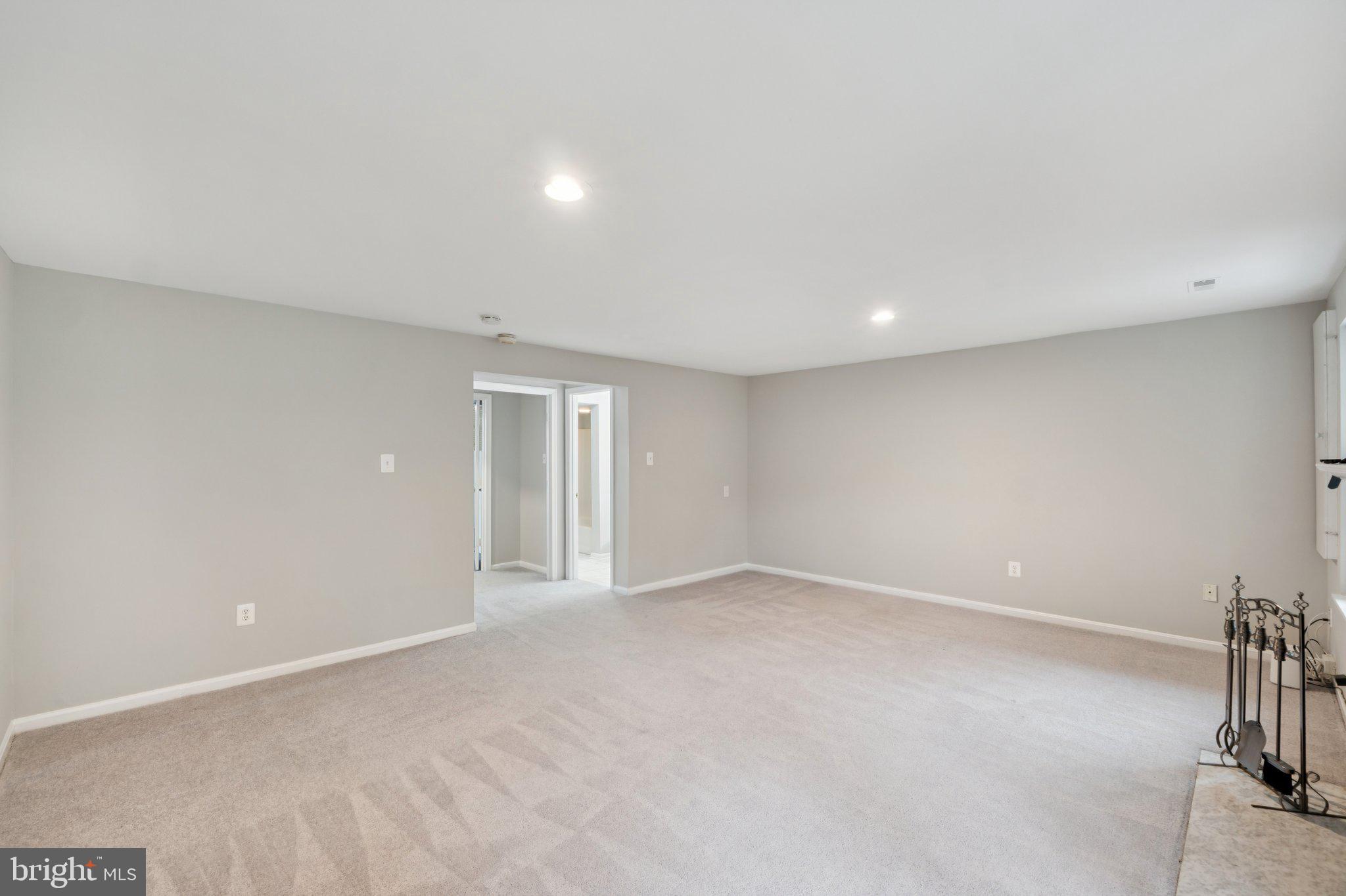 HALLOWELL - Residential Lease