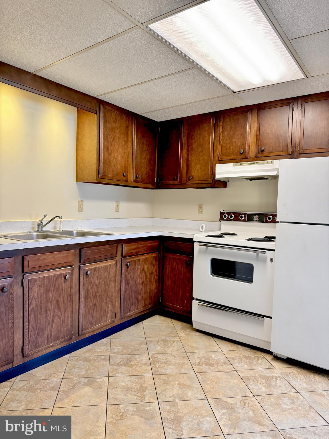 CRESAP KNOLL APARTMENTS - Residential