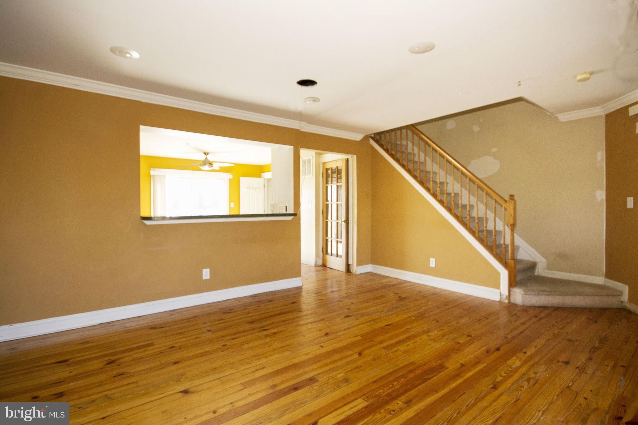 BOSTON COURTS - Residential