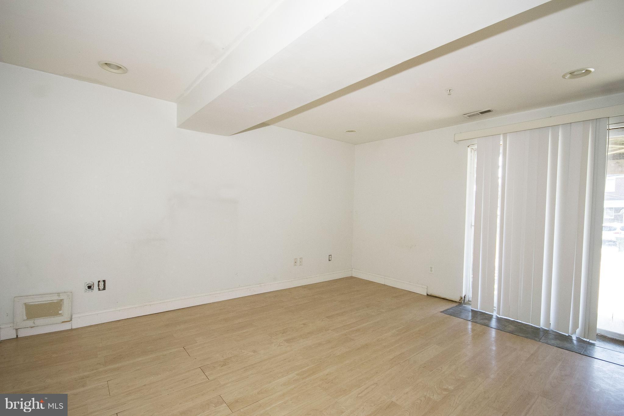 BOSTON COURTS - Residential