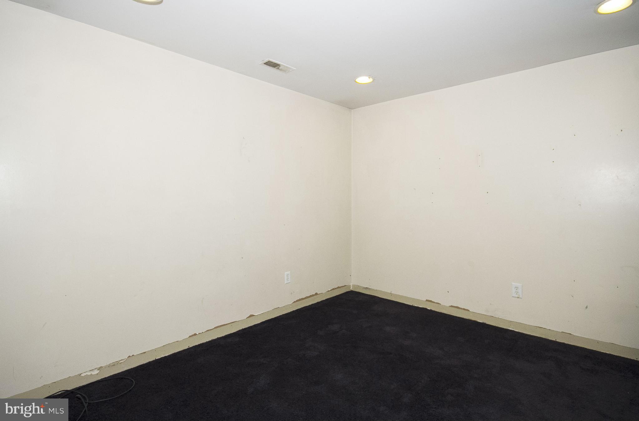 BOSTON COURTS - Residential