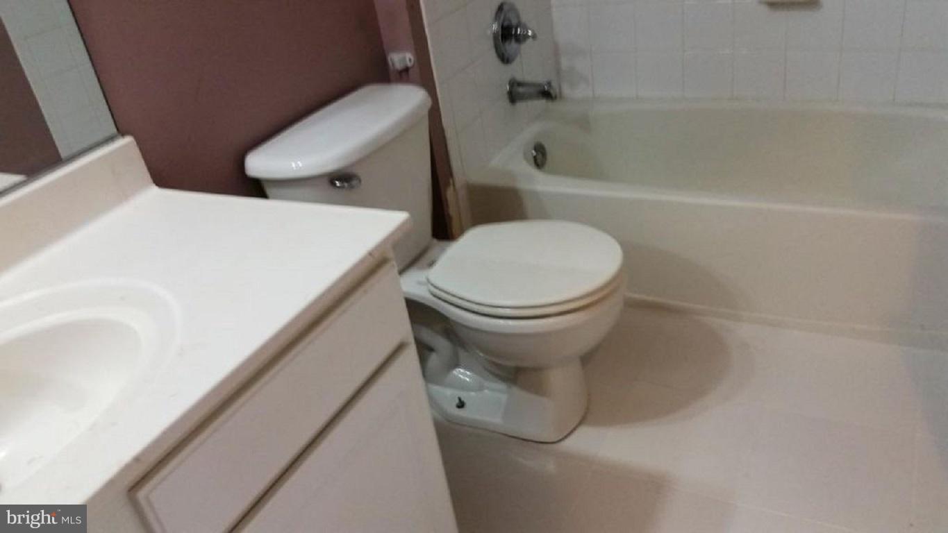 POTOMAC LAKES - Residential Lease