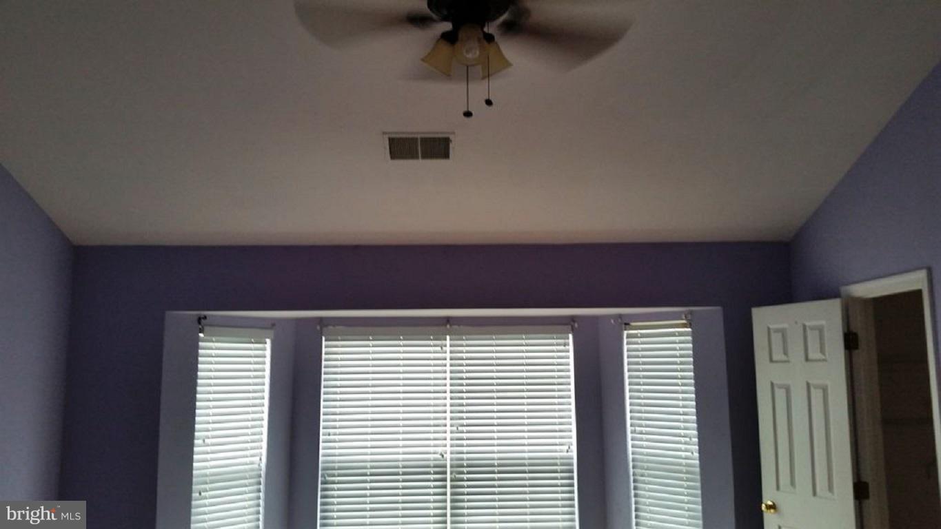 POTOMAC LAKES - Residential Lease