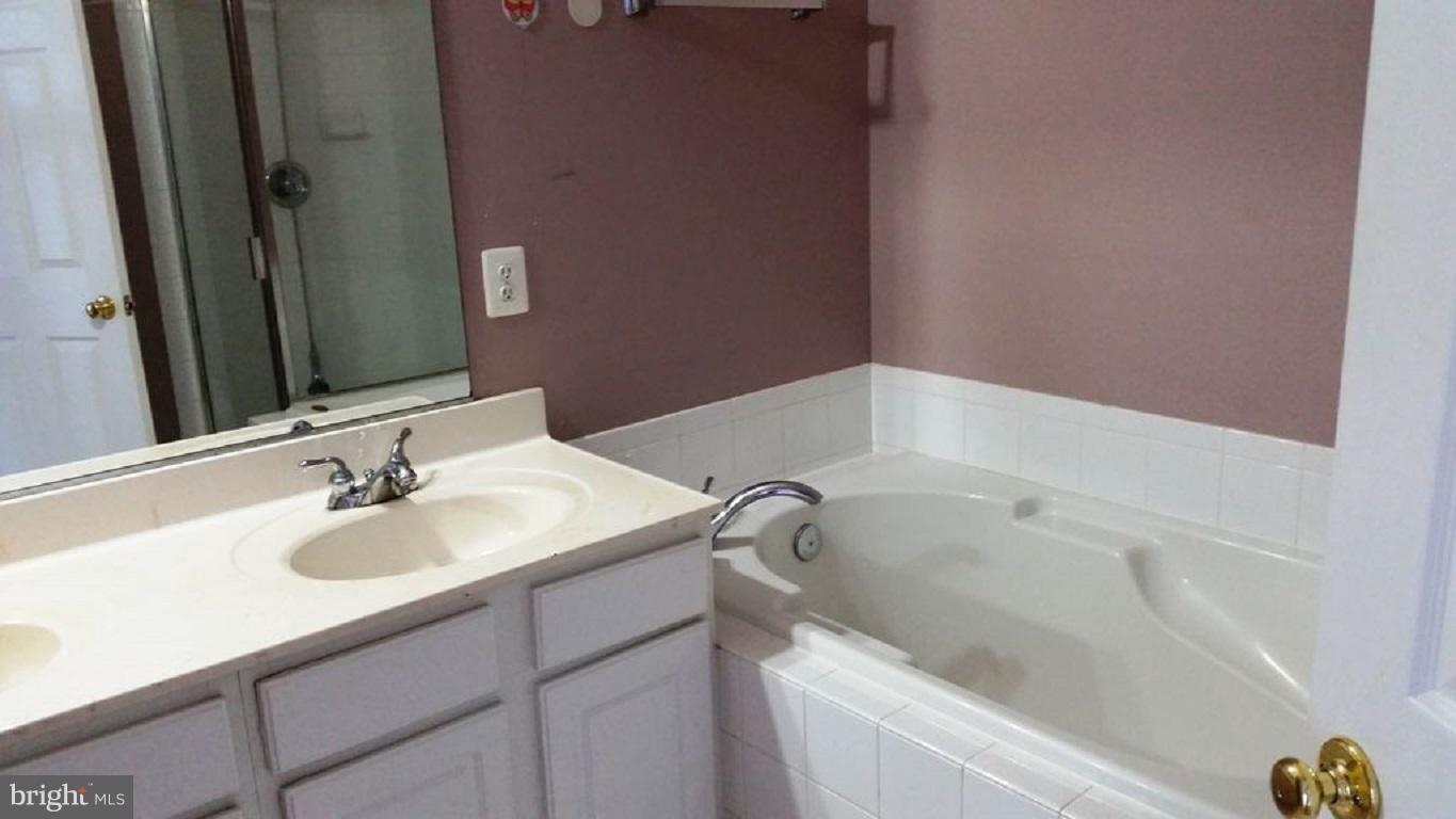 POTOMAC LAKES - Residential Lease