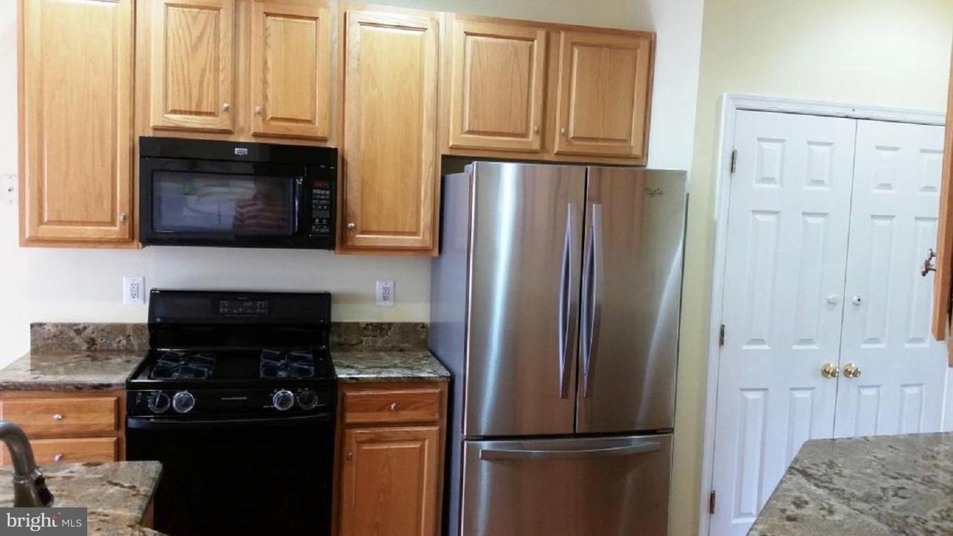 POTOMAC LAKES - Residential Lease