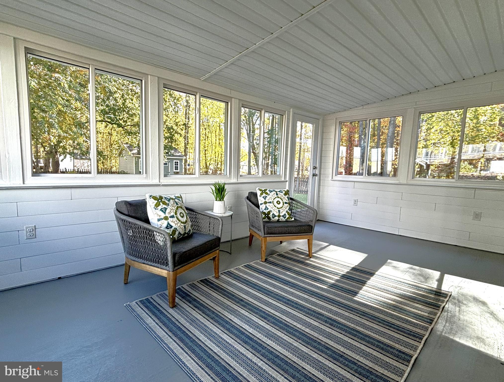 ROMANCOKE ON THE BAY - Residential