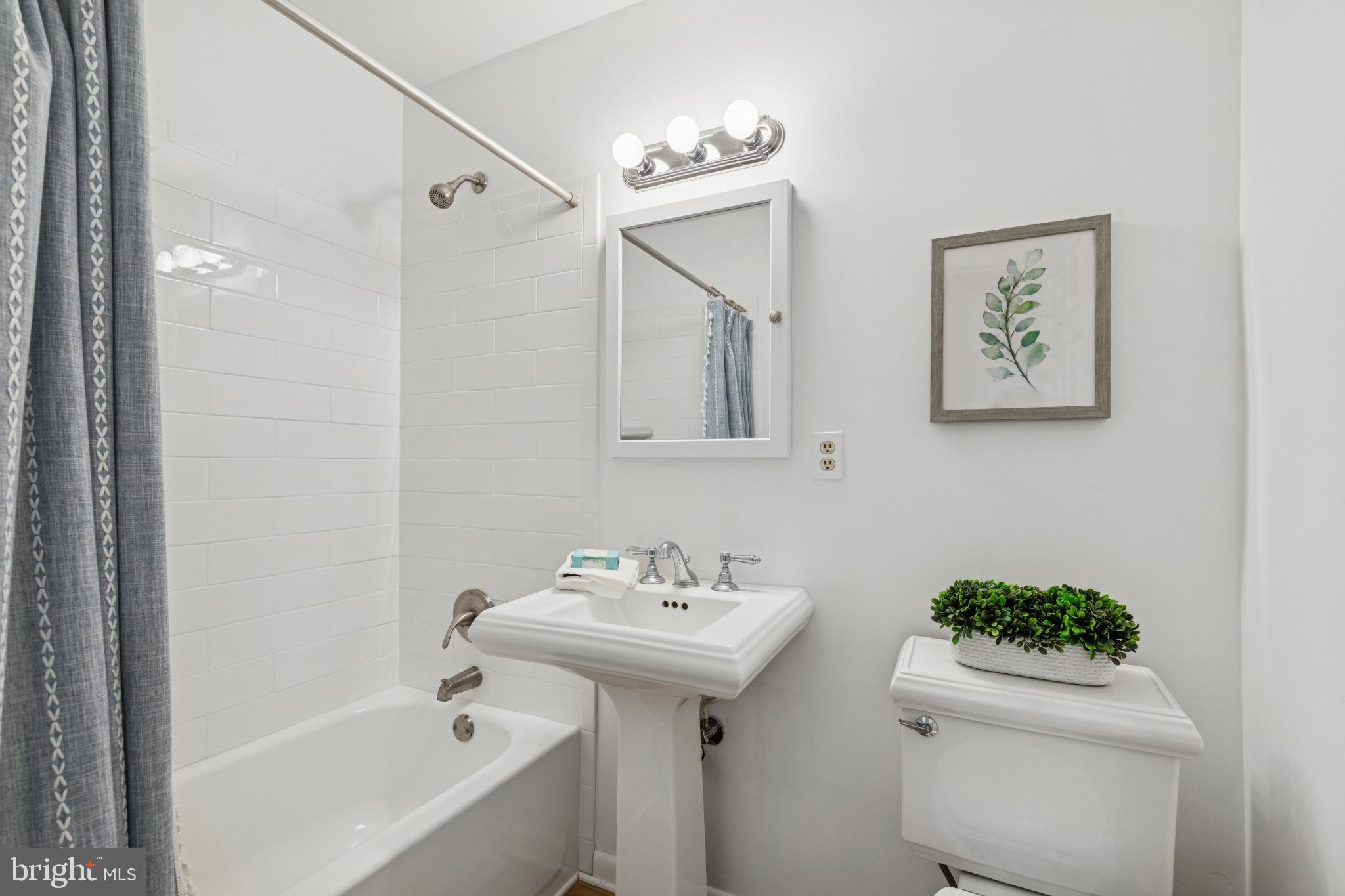 ROMANCOKE ON THE BAY - Residential