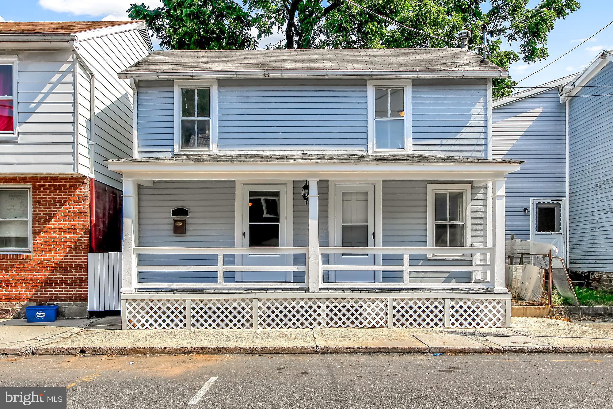 1st Month Rent FREE! Gettysburg Boro, this 3 bed 1 bath home is just short walk to the square and is fully renovated!New paint, floors, updated kitchen & bath.