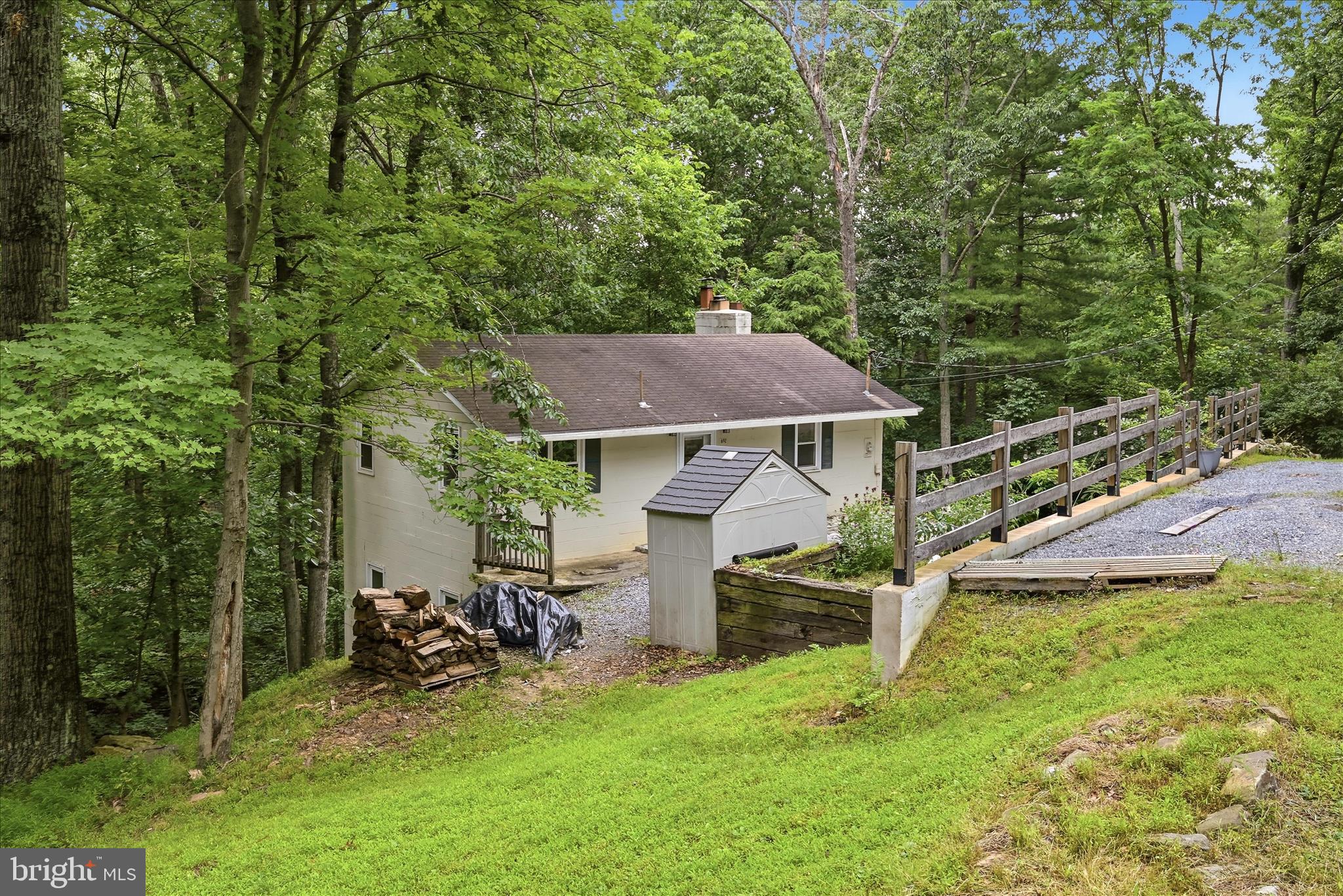 692 LAUREL LANE