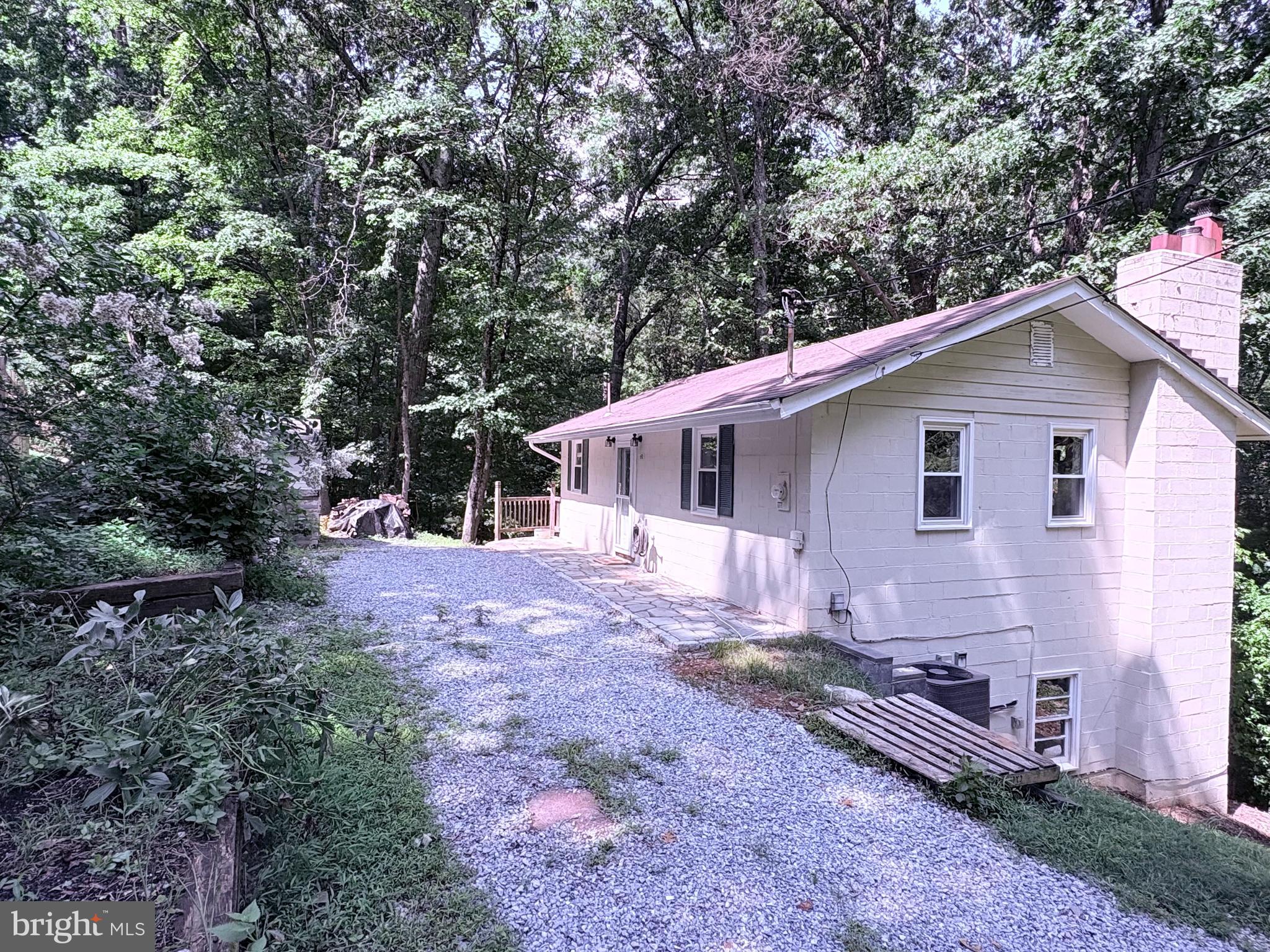 692 LAUREL LANE