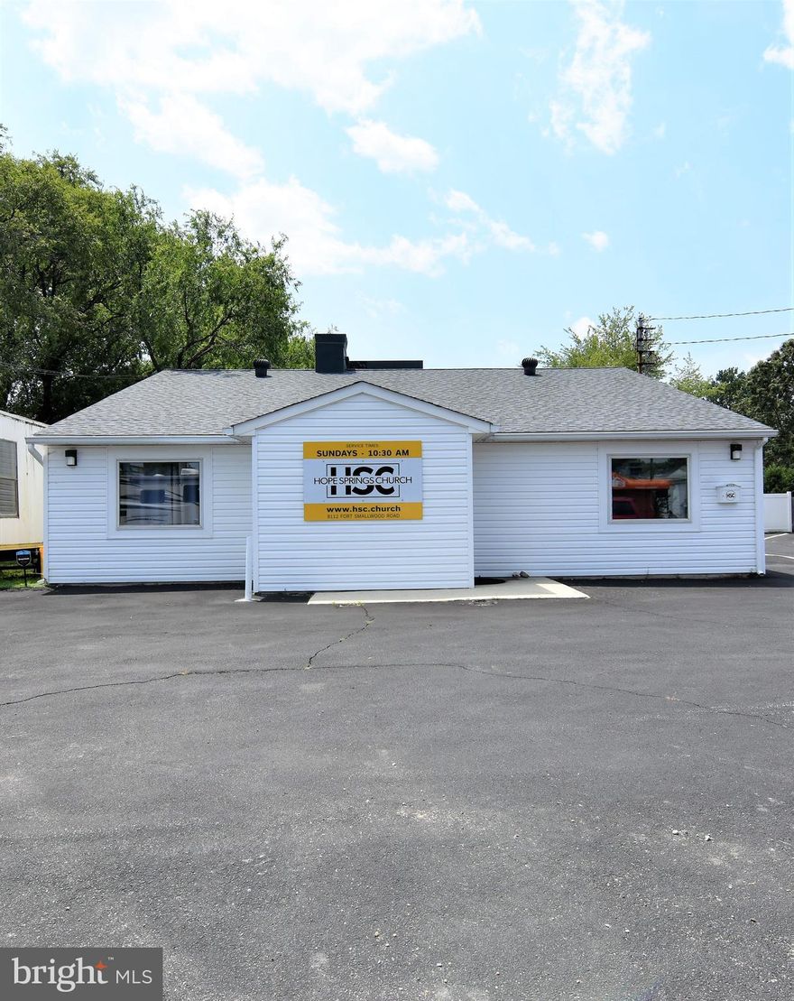 Available in September for a short term lease up to 18 months.....total of 2000 square foot.
Front and side entrance....currently being used as a church.
Awesome road frontage and conveniently located right of Fort Smallwood Road, close to I 695 and Rt. 100
Call for your private tour